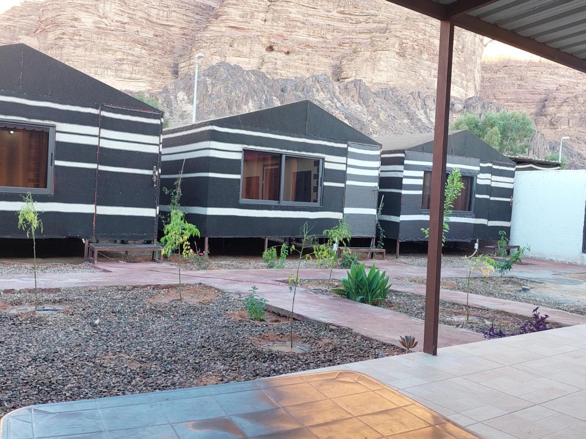 Wadi Rum Oryx Hostel & Tours Esterno foto