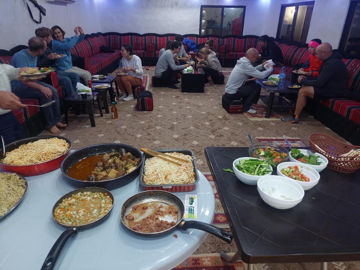 Wadi Rum Oryx Hostel & Tours Esterno foto